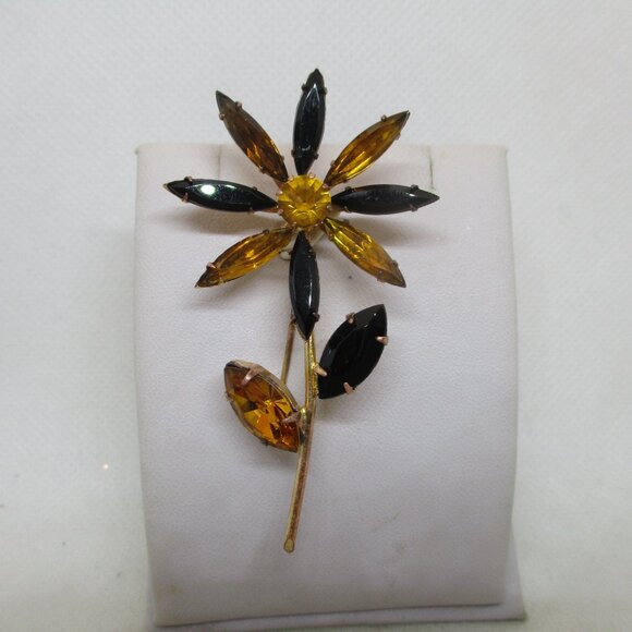 VTG Austrian Crystal Rhinestone Flower Brooch Gold Colored Crystal Rhinstones - Picture 9 of 9
